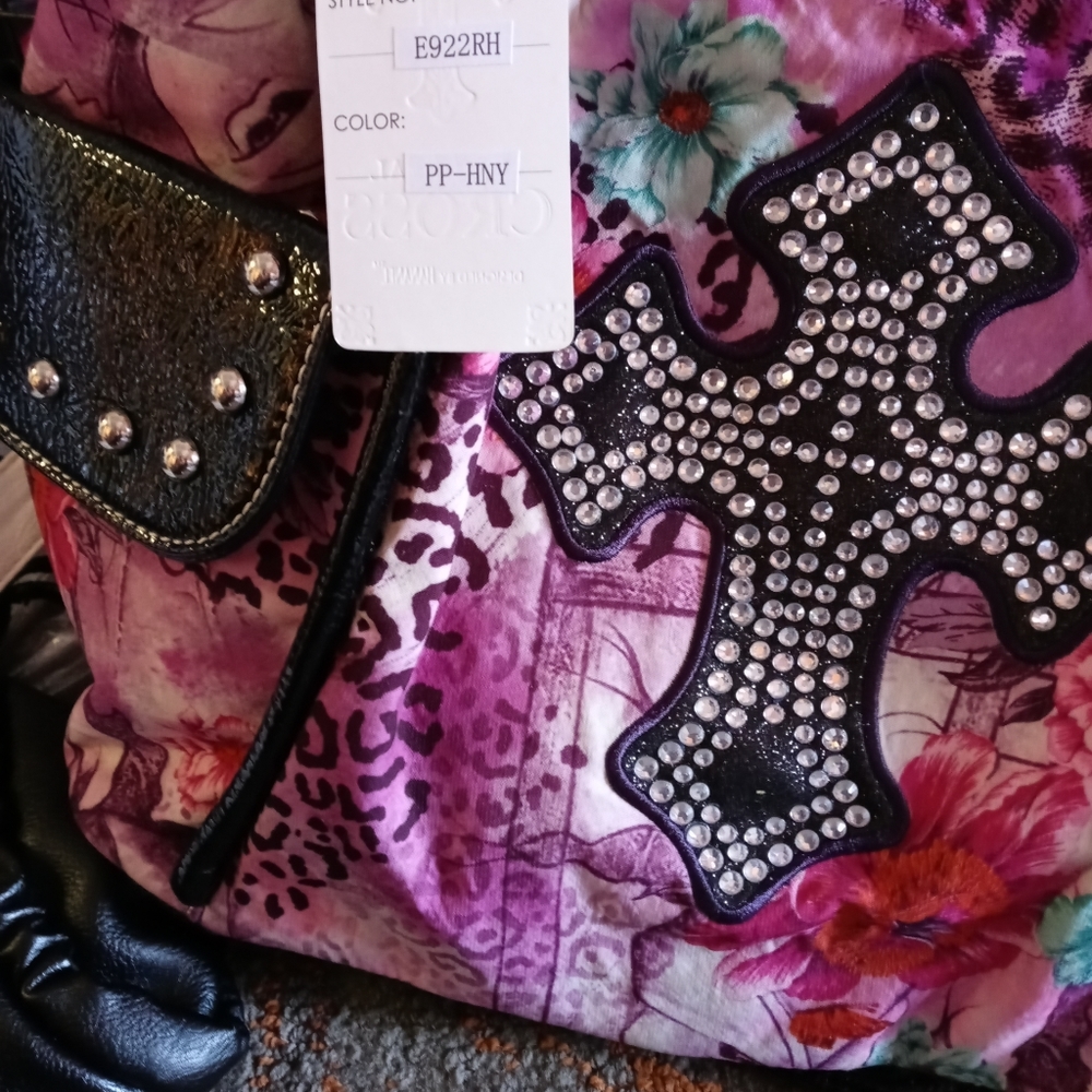 Great VEGAN  bags,  purses, and wallets!